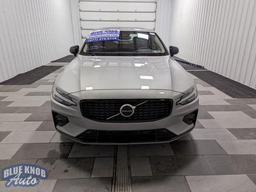 2024 Volvo S60 B5 Core Dark Theme