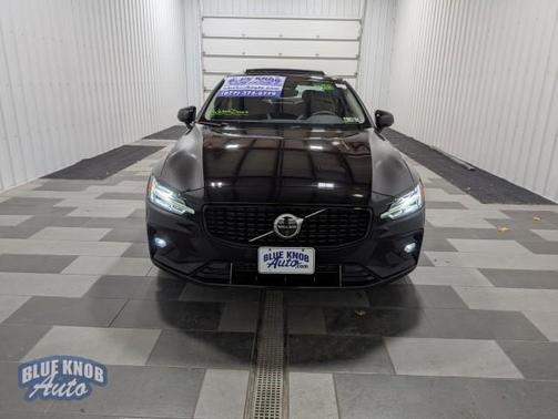 2024 Volvo S60 B5 Plus Dark Theme