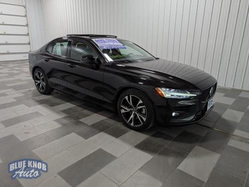 2024 Volvo S60 B5 Plus Dark Theme