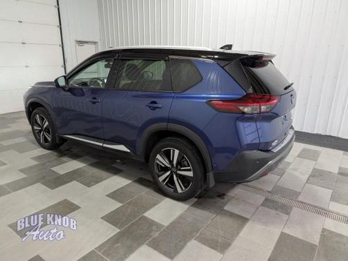 Caspian Blue Metallic/Super Black 2023 Nissan Rogue SL