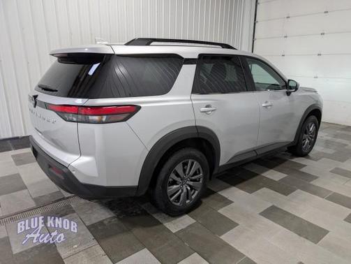 Brilliant Silver Metallic 2025 Nissan Pathfinder SV