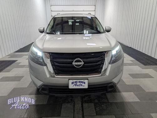 Brilliant Silver Metallic 2025 Nissan Pathfinder SV
