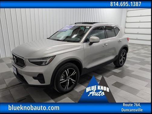2025 Volvo XC40 B5 Core Bright Theme