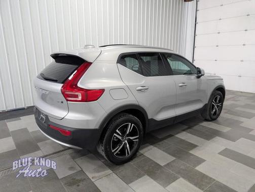 2025 Volvo XC40 B5 Core Bright Theme