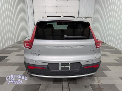 2025 Volvo XC40 B5 Core Bright Theme