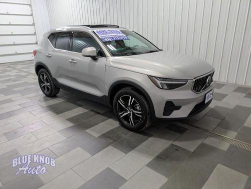 2025 Volvo XC40 B5 Core Bright Theme