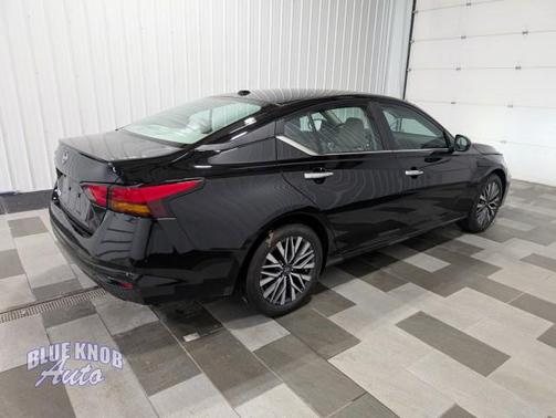 Super Black 2025 Nissan Altima SV FWD