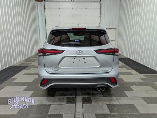 Celestial Silver Metallic 2025 Toyota Highlander XSE