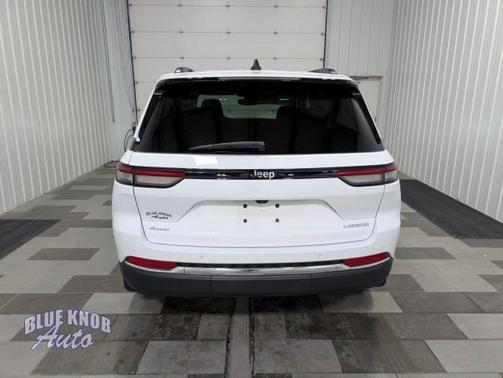 Bright White Clearcoat 2023 Jeep Grand Cherokee Laredo