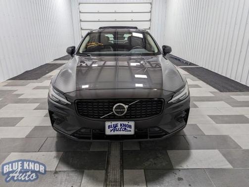2024 Volvo S60 B5 Plus Dark Theme