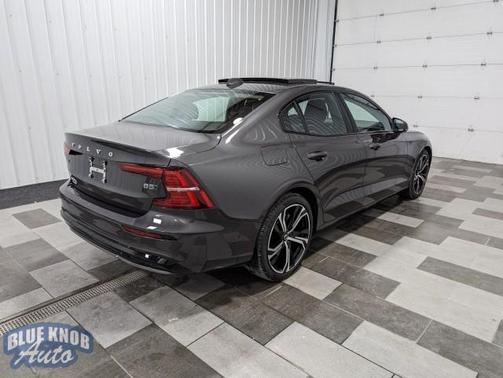 2024 Volvo S60 B5 Plus Dark Theme