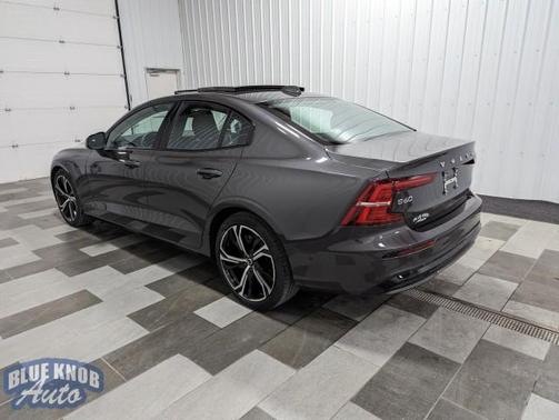 2024 Volvo S60 B5 Plus Dark Theme