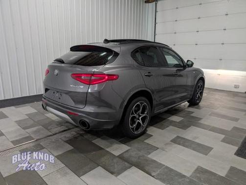 Vesuvio Gray Metallic 2023 Alfa Romeo Stelvio Ti