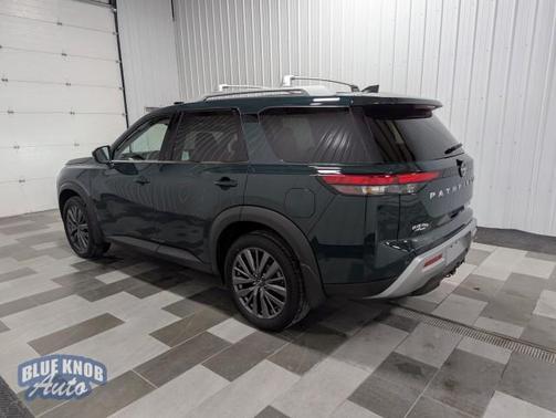 2023 Nissan Pathfinder SL FWD