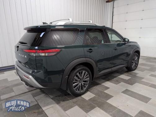2023 Nissan Pathfinder SL FWD