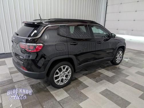 Diamond Black Crystal Pearlcoat 2022 Jeep Compass Latitude Lux