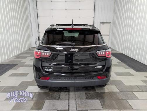 Diamond Black Crystal Pearlcoat 2022 Jeep Compass Latitude Lux