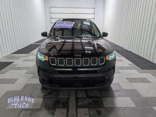 Diamond Black Crystal Pearlcoat 2022 Jeep Compass Latitude Lux