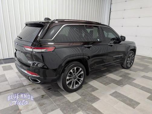 Diamond Black Crystal Pearlcoat 2023 Jeep Grand Cherokee 4xe Overland