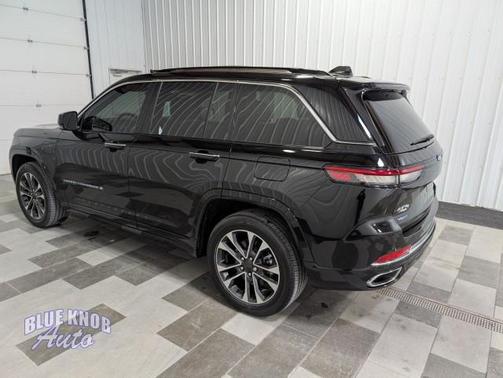 Diamond Black Crystal Pearlcoat 2023 Jeep Grand Cherokee 4xe Overland