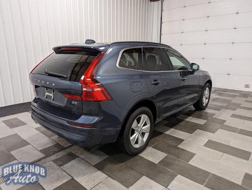 2022 Volvo XC60 B5 Momentum