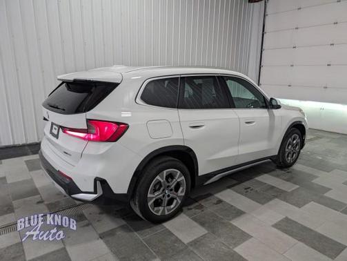 Alpine White 2025 BMW X1 xDrive28i