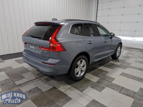 2022 Volvo XC60 B5 Momentum