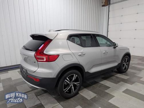 2025 Volvo XC40 B5 Core Bright Theme