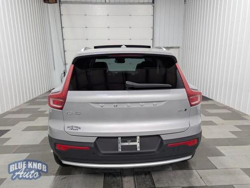 2025 Volvo XC40 B5 Core Bright Theme