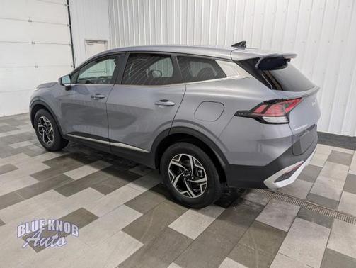 Everlasting Silver 2025 Kia Sportage LX
