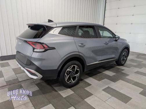 Everlasting Silver 2025 Kia Sportage LX