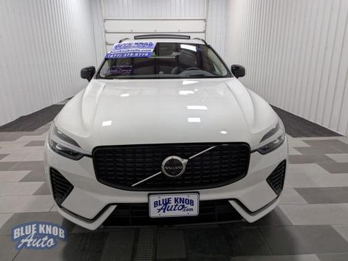 2023 Volvo XC60 Recharge Plug-In Hybrid T8 Ultimate Dark Theme