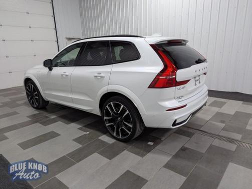 2023 Volvo XC60 Recharge Plug-In Hybrid T8 Ultimate Dark Theme