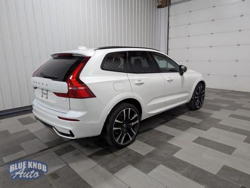 2023 Volvo XC60 Recharge Plug-In Hybrid T8 Ultimate Dark Theme