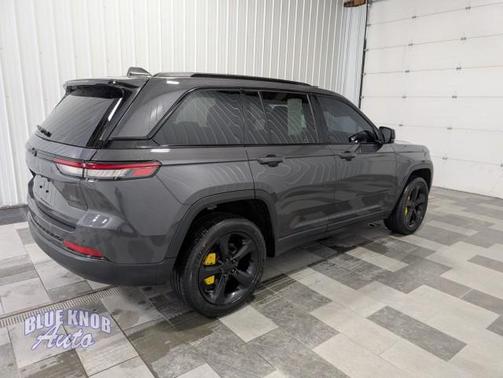 Baltic Gray Metallic Clearcoat 2024 Jeep Grand Cherokee Altitude