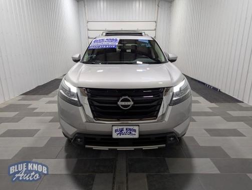 2022 Nissan Pathfinder SL 4WD