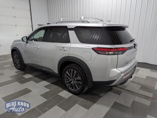 2022 Nissan Pathfinder SL 4WD