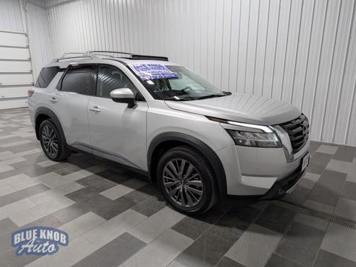 2022 Nissan Pathfinder SL 4WD