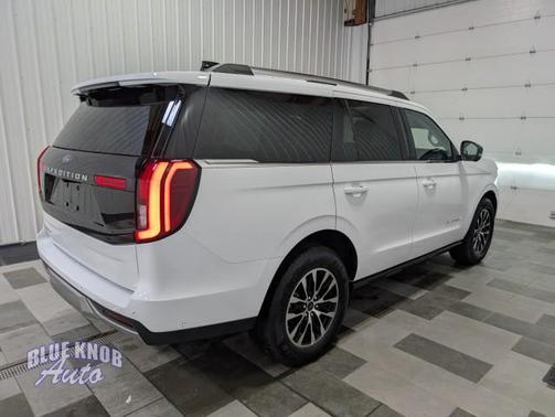 Oxford White 2025 Ford Expedition Platinum
