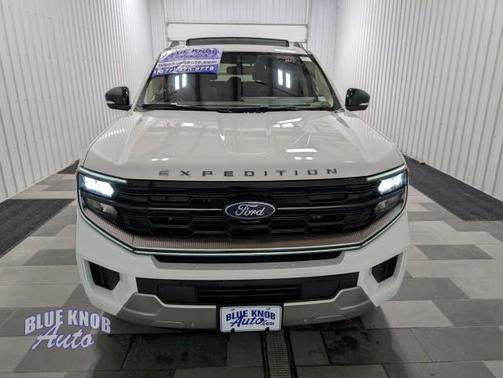 Oxford White 2025 Ford Expedition Platinum