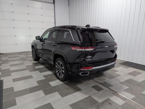 2022 Jeep Grand Cherokee Overland