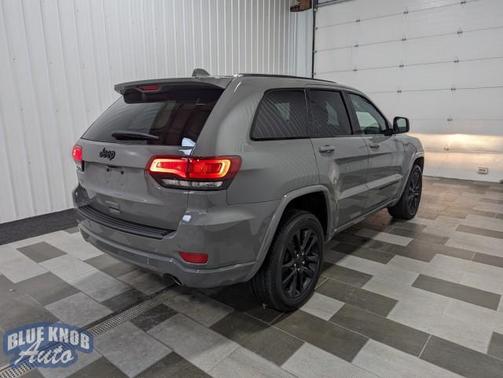 2022 Jeep Grand Cherokee Laredo
