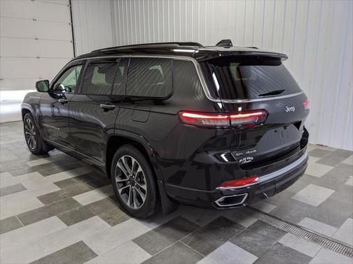 Photo 2 of 23 of 2021 Jeep Grand Cherokee Overland