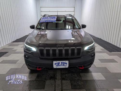Granite Crystal Metallic Clearcoat 2022 Jeep Cherokee Trailhawk