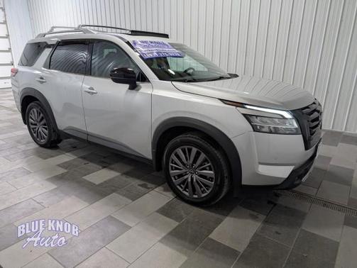 Brilliant Silver Metallic 2023 Nissan Pathfinder SL 4WD