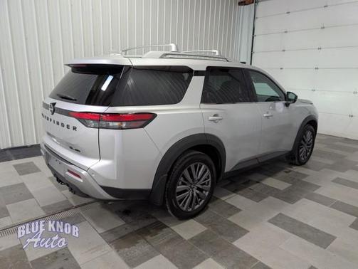 Brilliant Silver Metallic 2023 Nissan Pathfinder SL 4WD