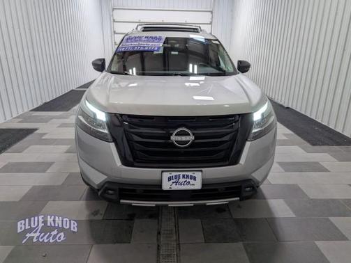 Brilliant Silver Metallic 2023 Nissan Pathfinder SL 4WD