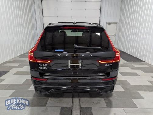 2023 Volvo XC60 B6 Ultimate Dark Theme