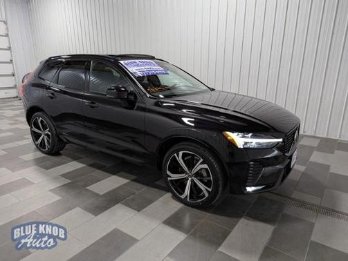 2023 Volvo XC60 B6 Ultimate Dark Theme