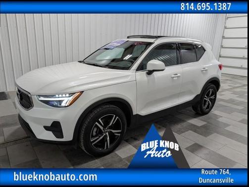 2025 Volvo XC40 B5 Core Bright Theme